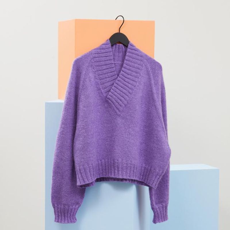 429-3 Niki V-halsgenser oppskrift