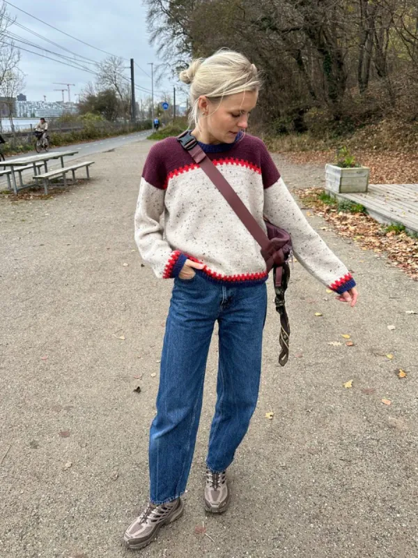 PK-262 Cross Sweater oppskrift