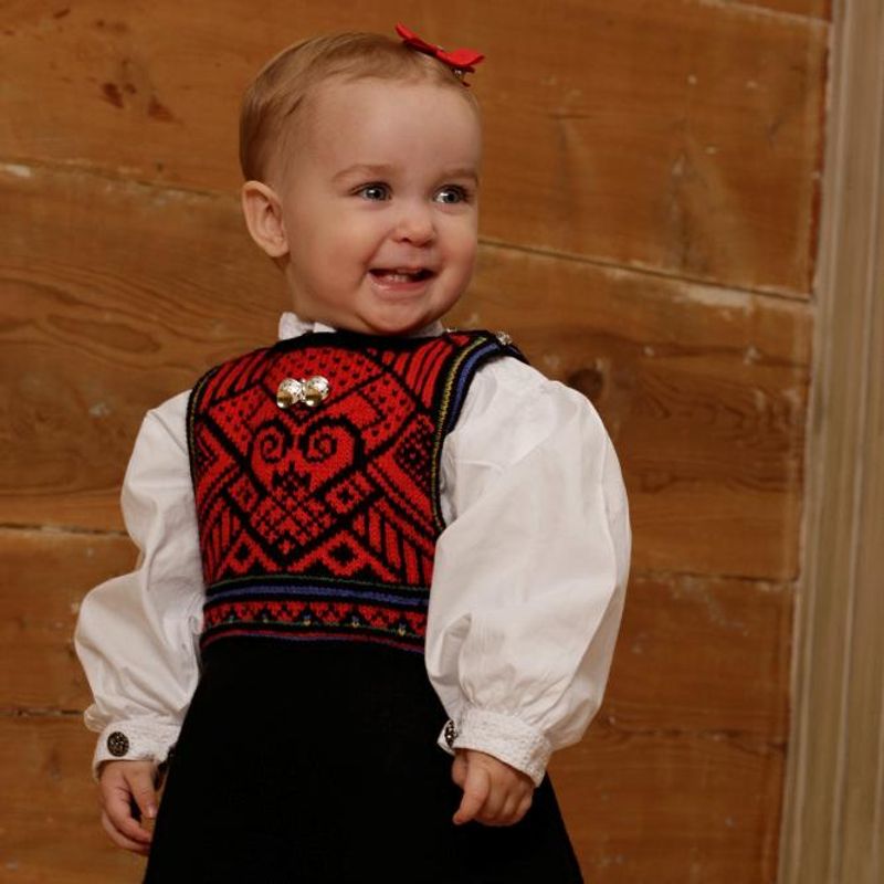 Baby 21 - Festdrakter 